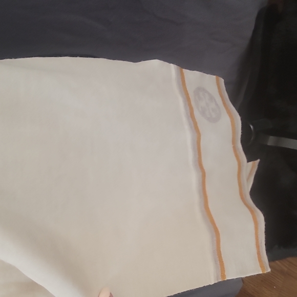 Authentic Tory Burch scarf - Picture 3 of 10